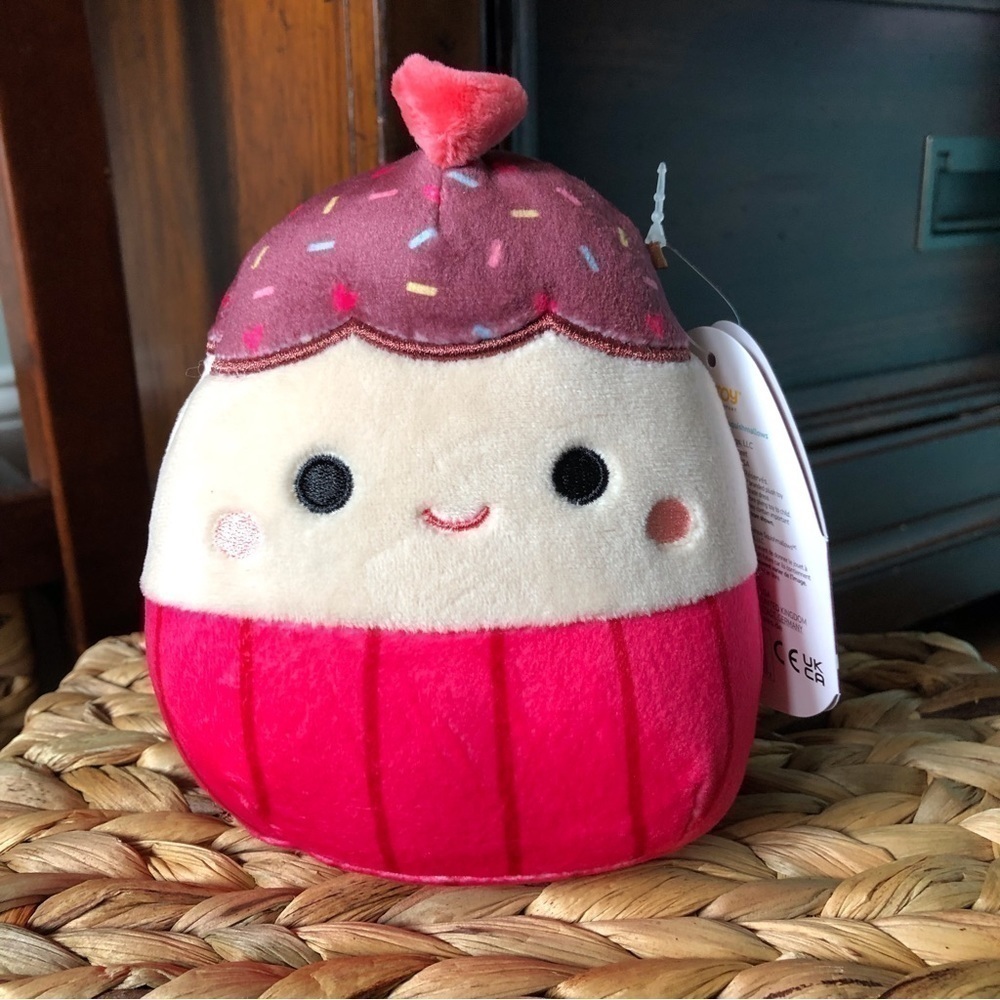 Squishmallows Elpha the Cupcake Valentine’s Day, First to print Limited 5”